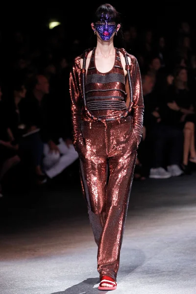 Look 27